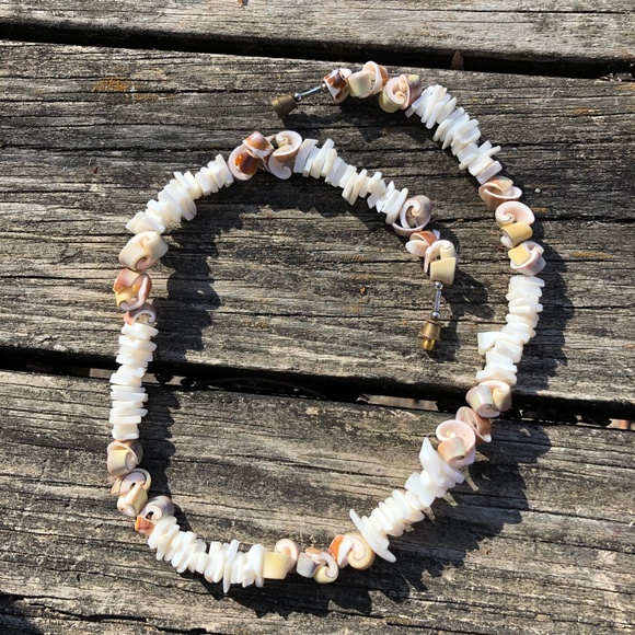 Vintage 80s Abstract Shell Necklace Choker - Picture 3 of 6